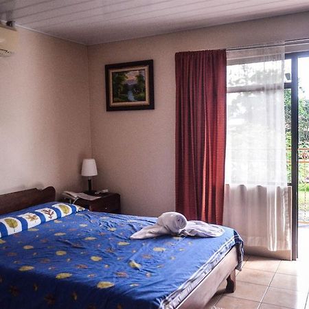 Hotel La Choza Inn La Fortuna Bagian luar foto