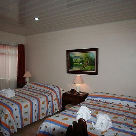 Hotel La Choza Inn La Fortuna Bagian luar foto