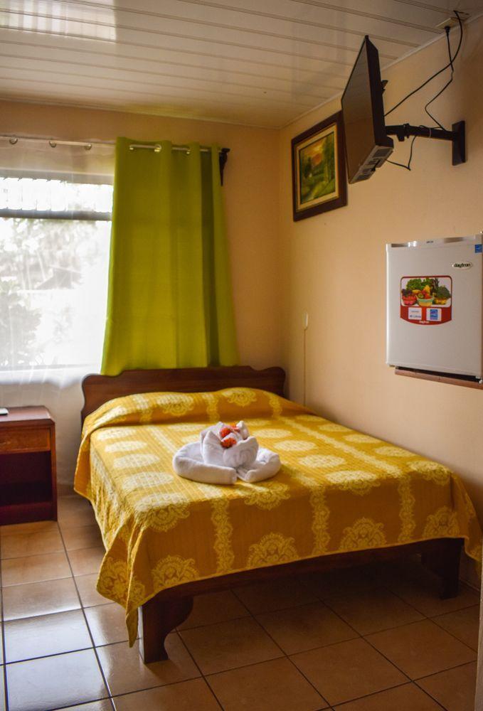 Hotel La Choza Inn La Fortuna Bagian luar foto
